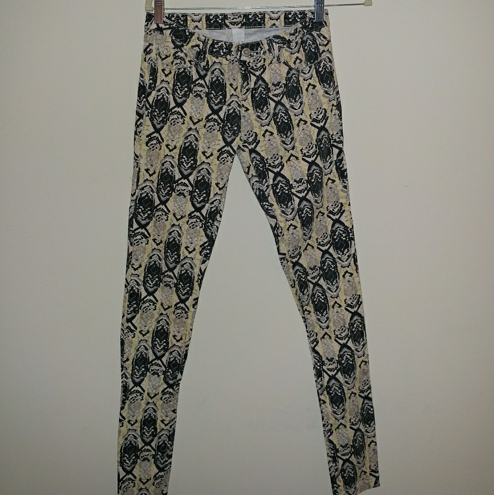 super cute low rise skinnies